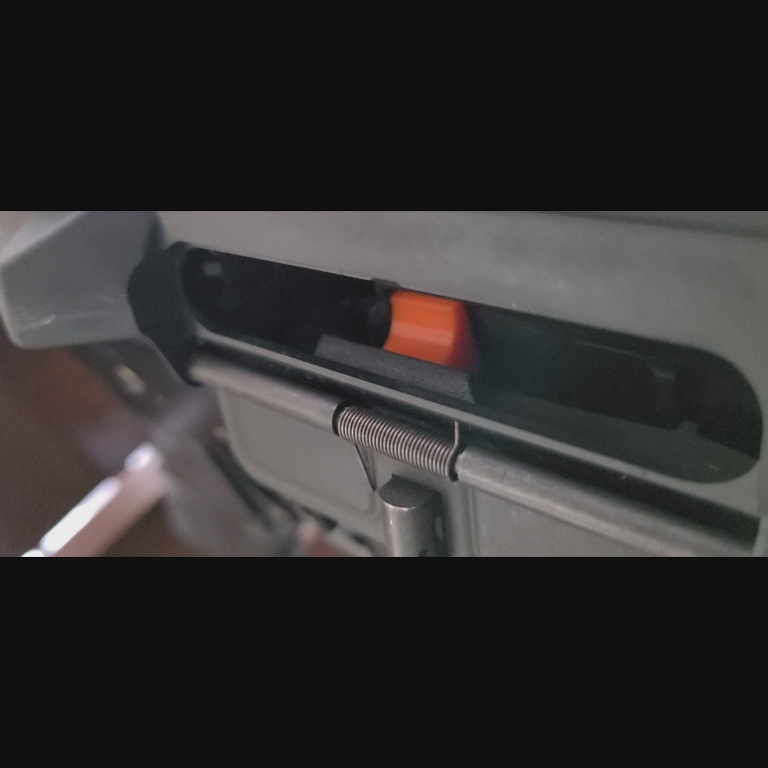 shows the bolt moving unimpeded over the magazine without engaging the bolt catch